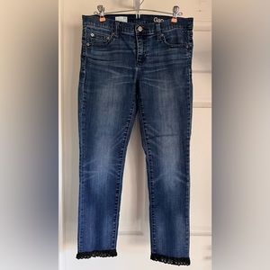 Gap 1969 Girlfriend jeans 27 regular with 1” black lace trim